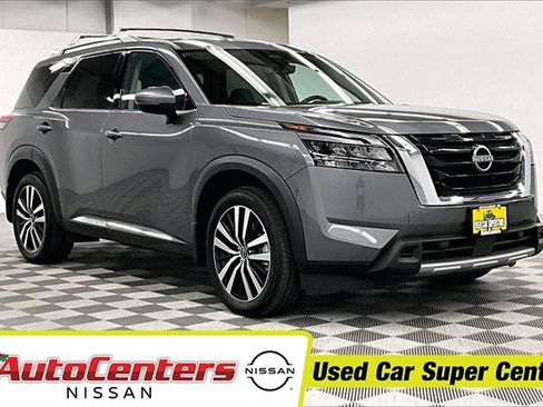 Used 2025 Nissan Pathfinder Platinum image 1