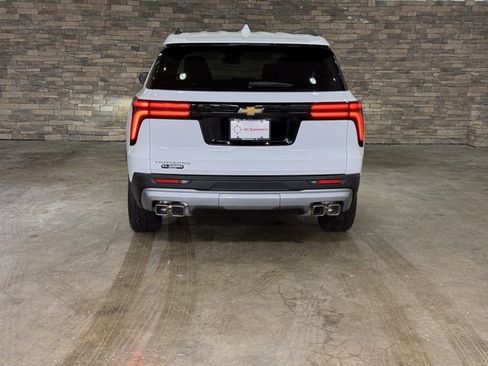 Used 2025 Chevrolet Traverse LT w/ Enhanced Driving Package image 7