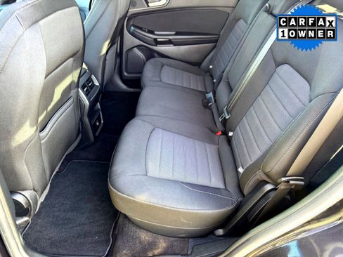 Used 2019 Ford Edge SE image 16