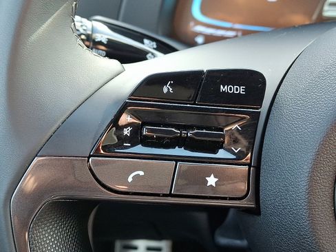 Certified 2025 Hyundai Elantra Sport image 17