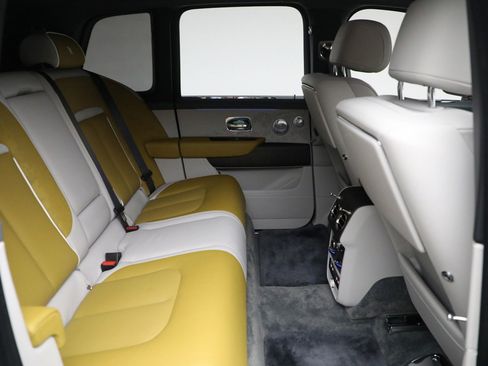 Certified 2025 Rolls-Royce Cullinan image 35