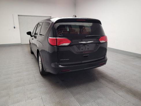 Used 2023 Chrysler Voyager LX FWD image 6