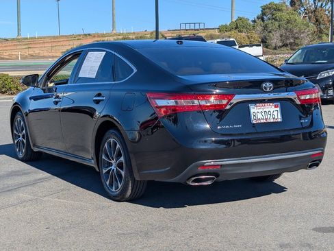 Used 2018 Toyota Avalon XLE image 12