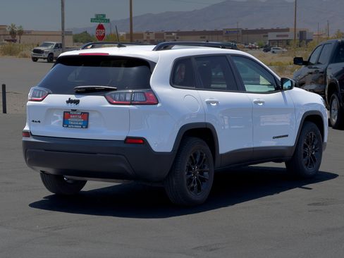Used 2023 Jeep Cherokee Altitude Lux AWD/4WD image 5