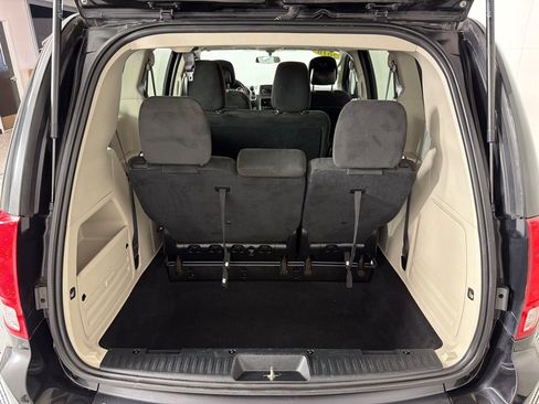 Used 2016 Dodge Grand Caravan American Value Package FWD image 16