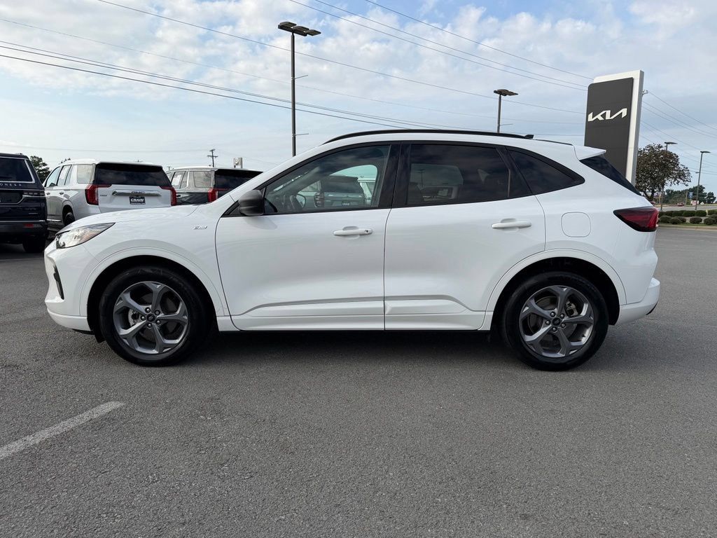 Used 2023 Ford Escape ST-Line w/ Tech Pack #1 FWD image 4