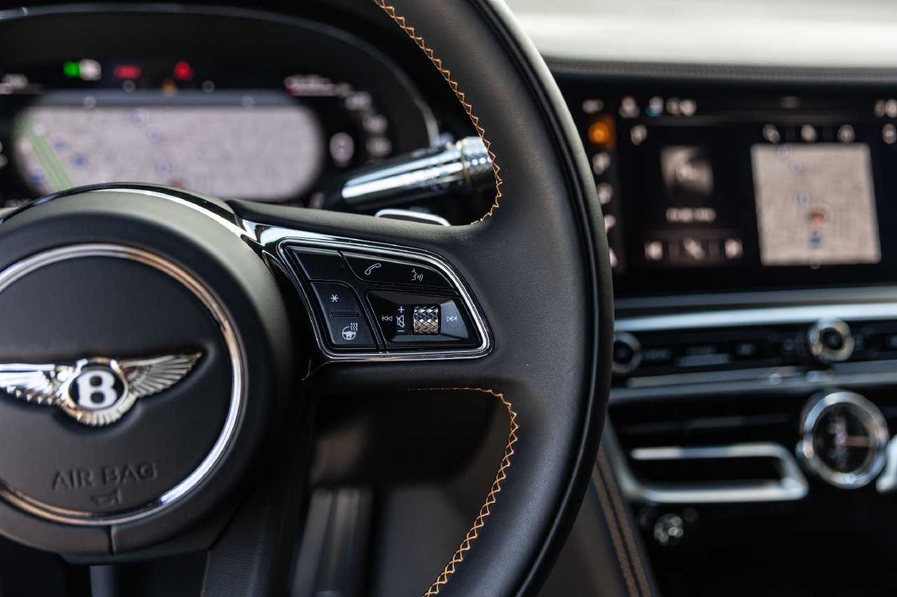 Certified 2025 Bentley Flying Spur Plug-In Hybrid AWD/4WD image 29