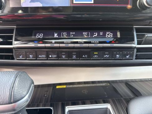 Used 2021 Toyota Sienna Platinum image 33