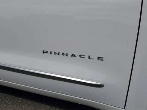 New 2026 Chrysler Pacifica Pinnacle image 8