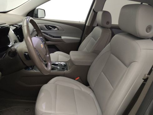 Used 2021 Chevrolet Traverse LT w/ LT Premium Package image 17