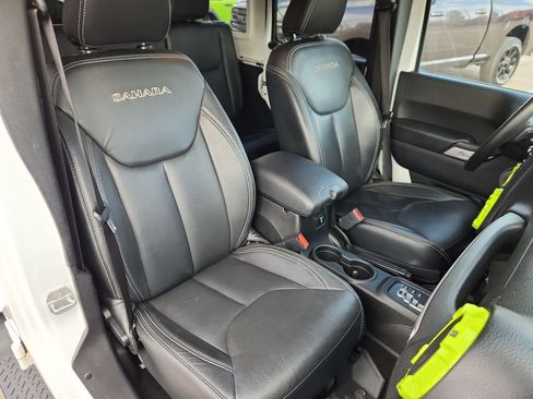 Used 2018 Jeep Wrangler Unlimited Sahara image 14