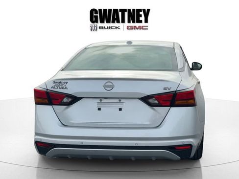 Used 2024 Nissan Altima 2.5 SV FWD image 5