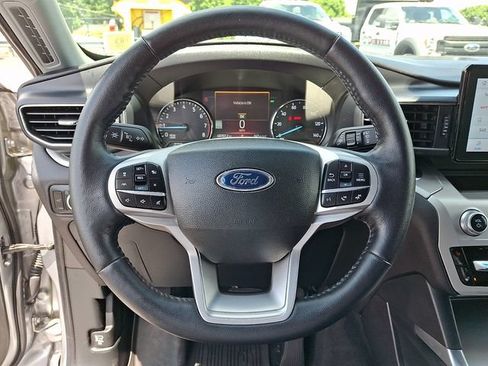 Certified 2022 Ford Explorer XLT w/ Equipment Group 202A AWD/4WD image 22