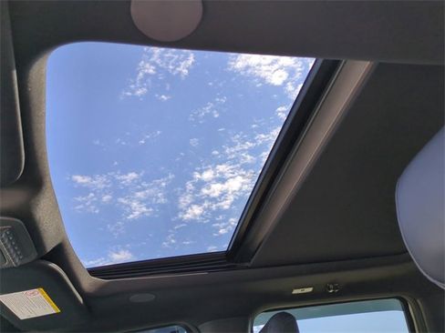 Used 2025 Ford F350 Platinum w/ FX4 Off-Road Package image 23