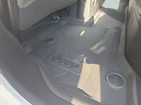 New 2025 Jeep Gladiator Sport image 28