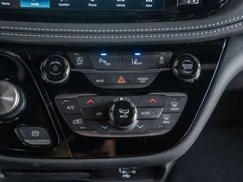 New 2026 Chrysler Pacifica Select image 23