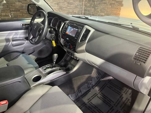 Used 2013 Toyota Tacoma 4x4 Access Cab V6 w/ TRD Sport Pkg image 25