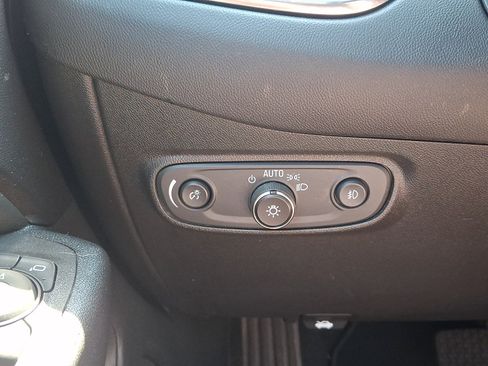 Used 2020 Chevrolet Equinox LT FWD image 23