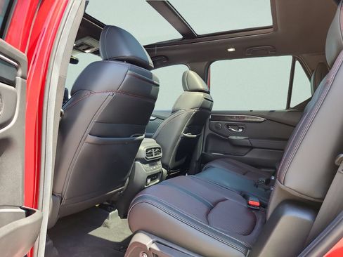 Certified 2025 Honda Pilot Black Edition image 33