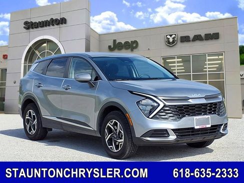 Used 2023 Kia Sportage LX image 1