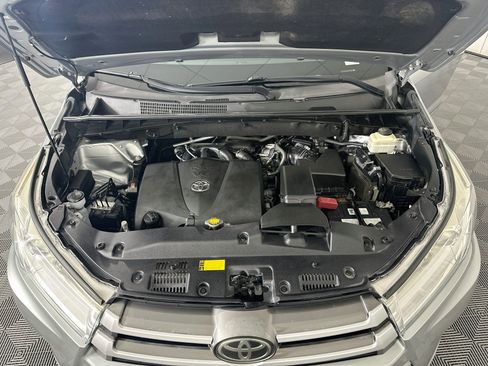 Used 2017 Toyota Highlander LE FWD image 34