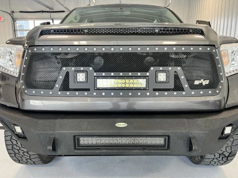 Used 2015 Toyota Tundra SR5 w/ SR5 Upgrade Package image 8