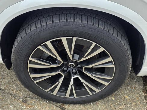 Used 2023 Volvo XC90 T8 Plus AWD/4WD image 42