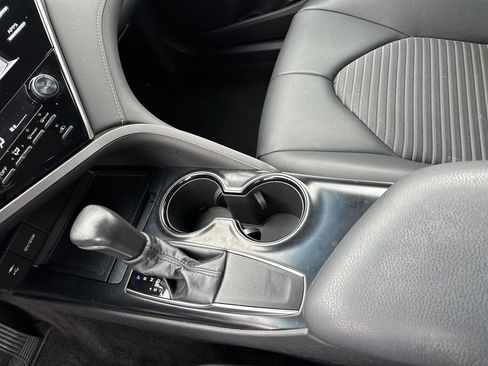 Used 2018 Toyota Camry SE image 29