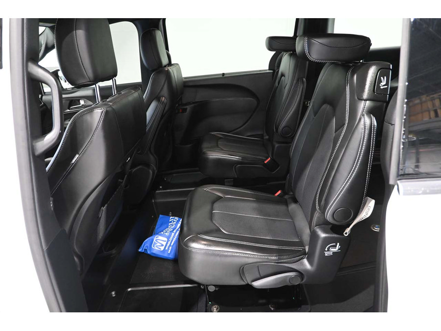Used 2025 Chrysler Pacifica Select FWD image 26