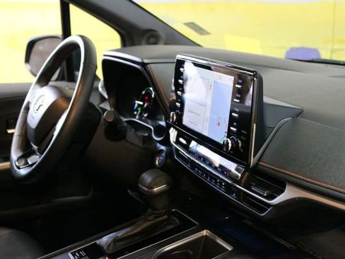 Used 2022 Toyota Sienna XSE w/ XSE Plus Package image 10