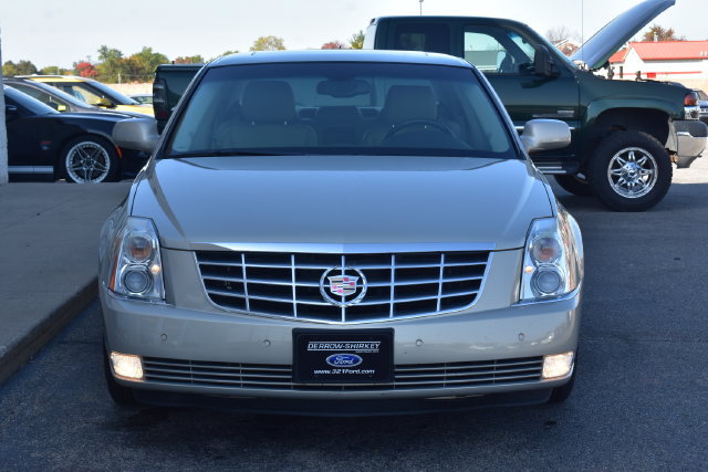 Used 2007 Cadillac DTS Luxury I w/ Sun And Sound Package FWD image 11
