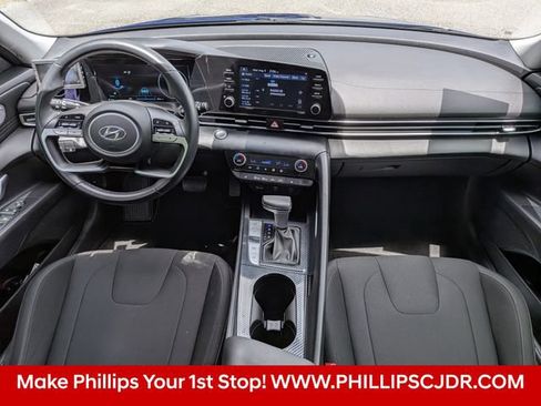 Used 2021 Hyundai Elantra SEL w/ Convenience Package FWD image 12