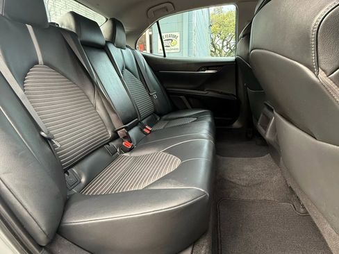 Used 2019 Toyota Camry SE image 17