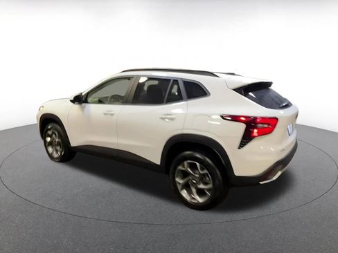 Used 2025 Chevrolet Trax LT image 10