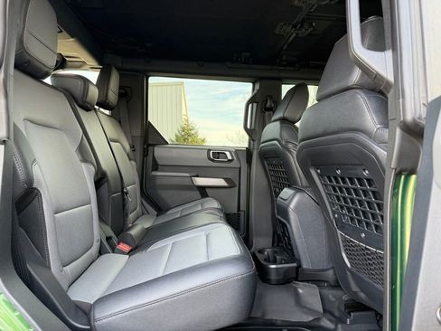 Used 2023 Ford Bronco Everglades image 11