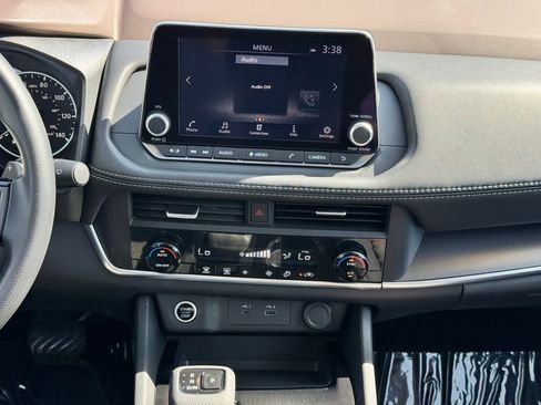 Used 2023 Nissan Rogue SV FWD image 22