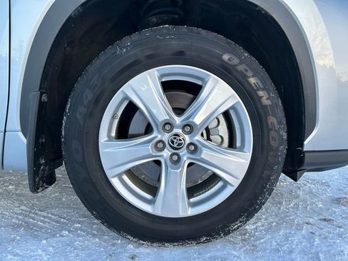 Used 2023 Toyota Highlander LE image 34