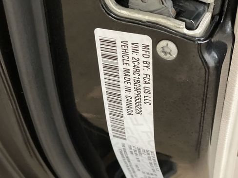 Used 2023 Chrysler Pacifica Touring-L FWD image 29