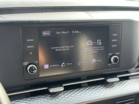 Used 2022 Kia Carnival LX FWD image 12