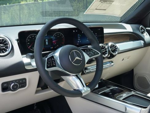 Certified 2025 Mercedes-Benz GLB 250 image 24