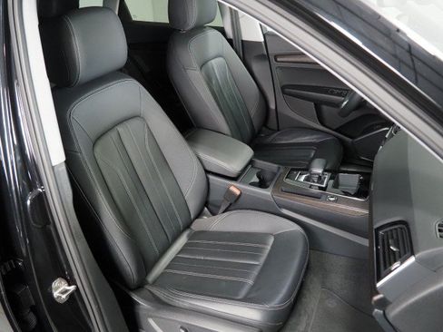 Used 2023 Audi Q5 2.0T Premium w/ Convenience Package AWD/4WD image 2