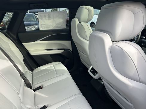 Used 2024 Cadillac Lyriq Luxury image 15