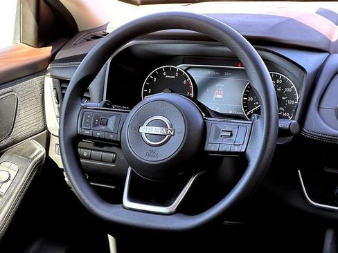 Used 2023 Nissan Rogue SV image 29