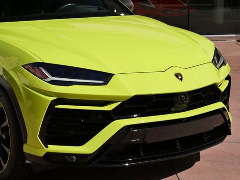 Used 2022 Lamborghini Urus AWD/4WD image 16