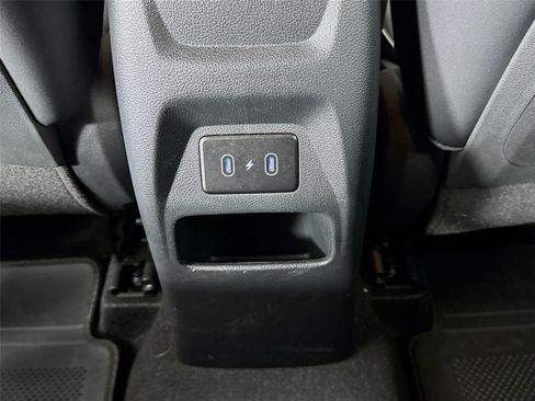Certified 2025 Hyundai Venue Limited FWD image 25