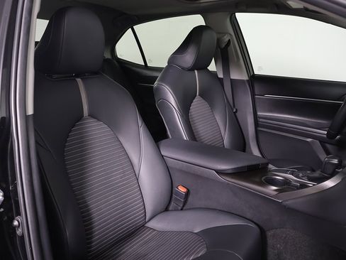 Used 2024 Toyota Camry SE image 25