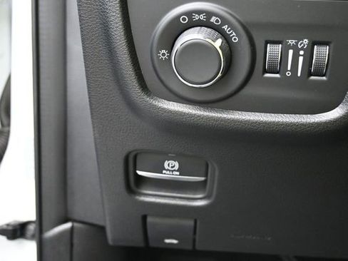 Used 2025 Jeep Grand Cherokee Altitude AWD/4WD image 15