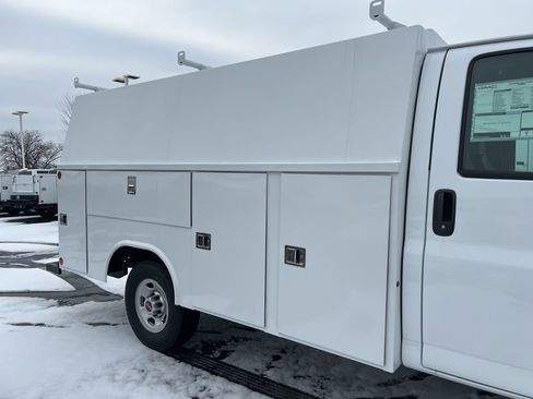 New 2025 GMC Savana 3500 w/ Power Convenience Package RWD image 3