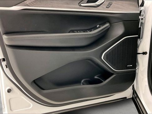 Used 2022 Jeep Grand Cherokee Limited 4xe w/ Luxury Tech Group II image 18