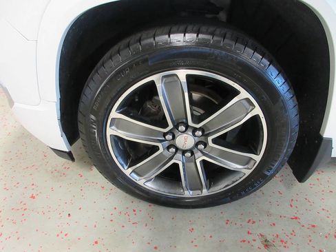 Used 2017 GMC Acadia Denali w/ Technology Package image 32